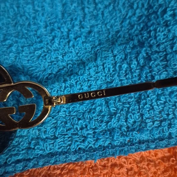 Gucci Black and Gold Sunglasses ! Free Case + Cloth - Picture 4 of 14